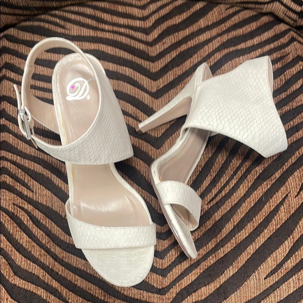 Heart in D Cream Heels with Elegant Design